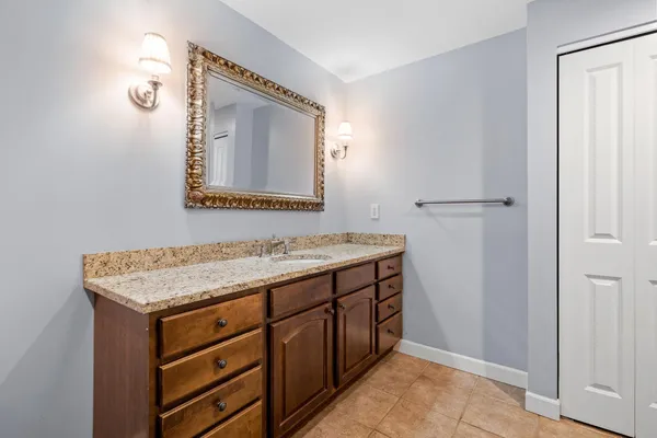 $1,995 | 317 Groveland Avenue, Unit 521, Minneapolis, MN 55403