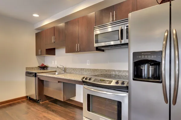 $1,995 | 317 Groveland Avenue, Unit 521, Minneapolis, MN 55403