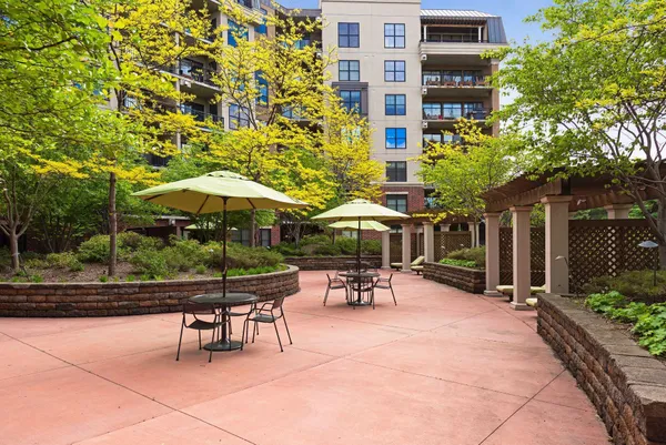 $1,995 | 317 Groveland Avenue, Unit 521, Minneapolis, MN 55403