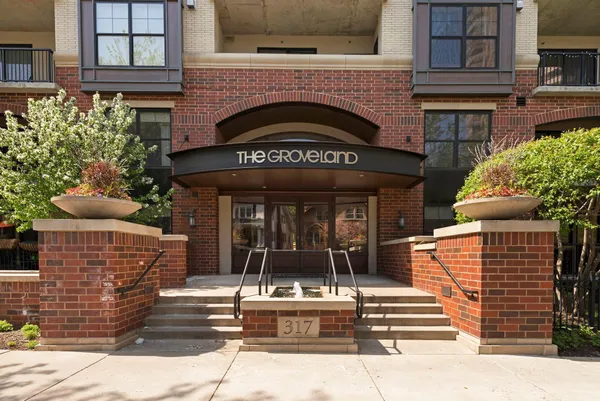 $1,995 | 317 Groveland Avenue, Unit 521, Minneapolis, MN 55403