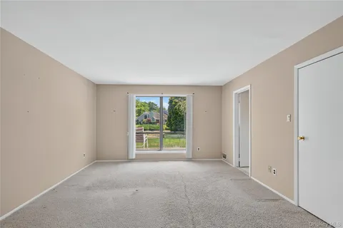 $599,000 | 91 Hidden Ponds Circle, Smithtown, NY 11787