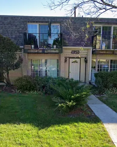 $215,000 | 1125 Pleasant Run Drive, Unit 807, Wheeling, IL 60090