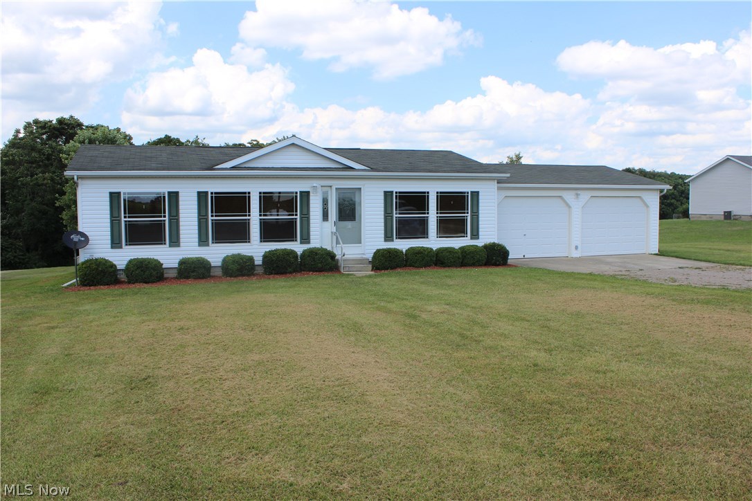 4105 Old Wheeling Road Zanesville, OH 43701 - Photo 1 of 18