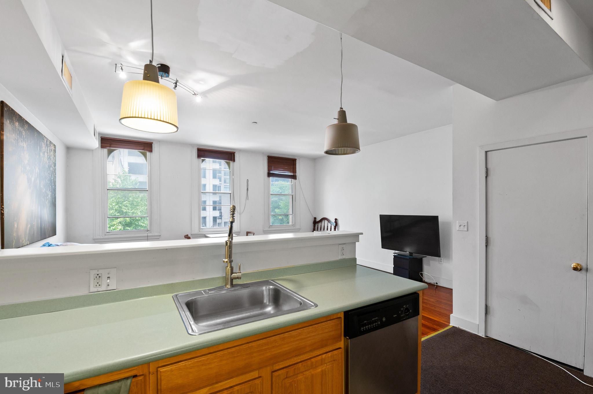 1716 Chestnut Street, Unit 3 Philadelphia, PA 19103 - Photo 4 of 15