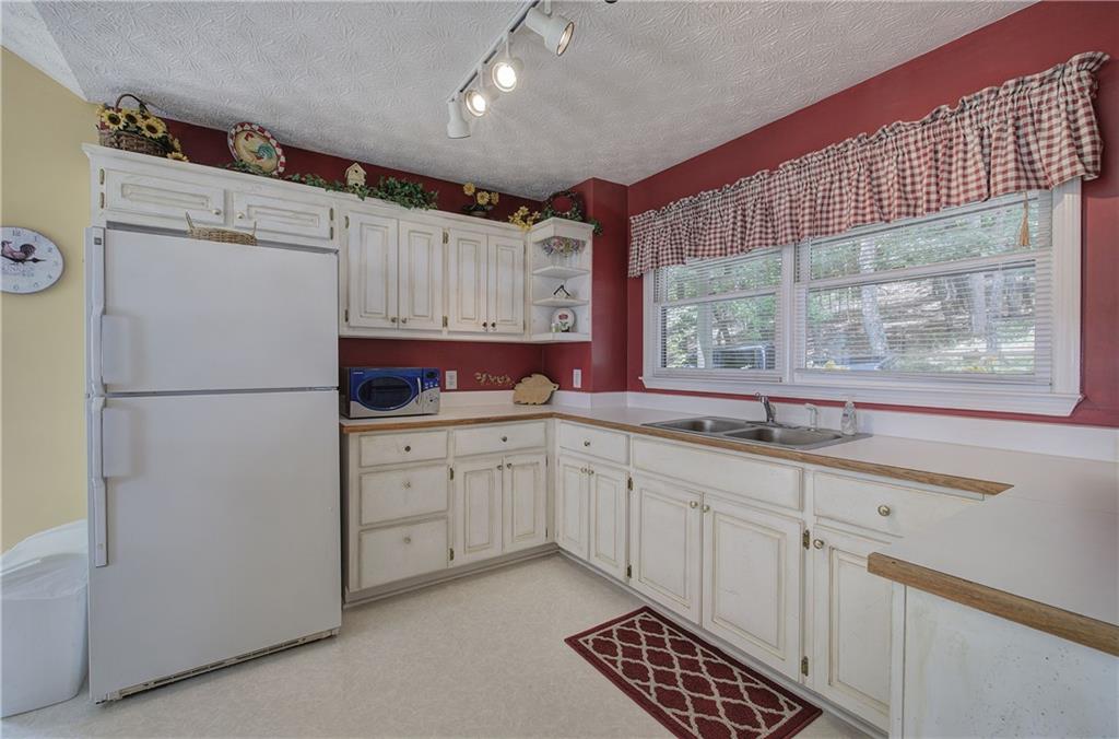 1379 Little Hendricks Mountain Road Jasper, GA 30143 - Photo 13 of 56