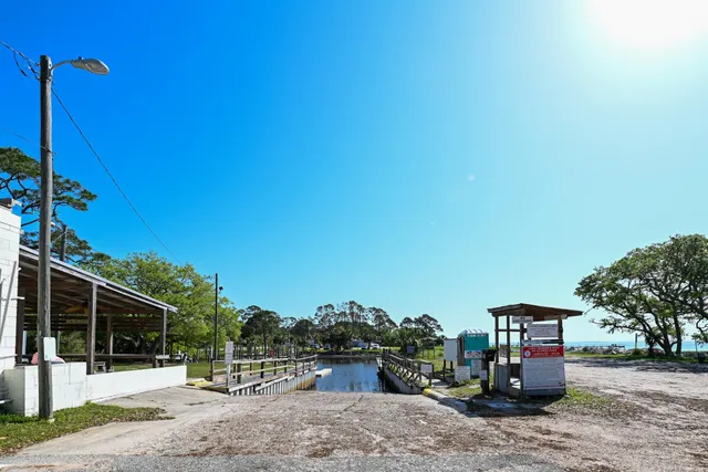 $149,900 | 44 Carlton Avenue, Unit 44 B2, Lanark Village, FL 32322