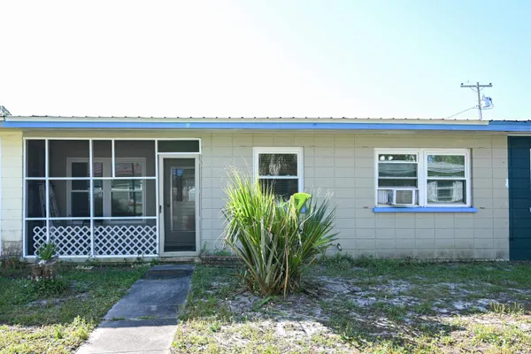$149,900 | 44 Carlton Avenue, Unit 44 B2, Lanark Village, FL 32322