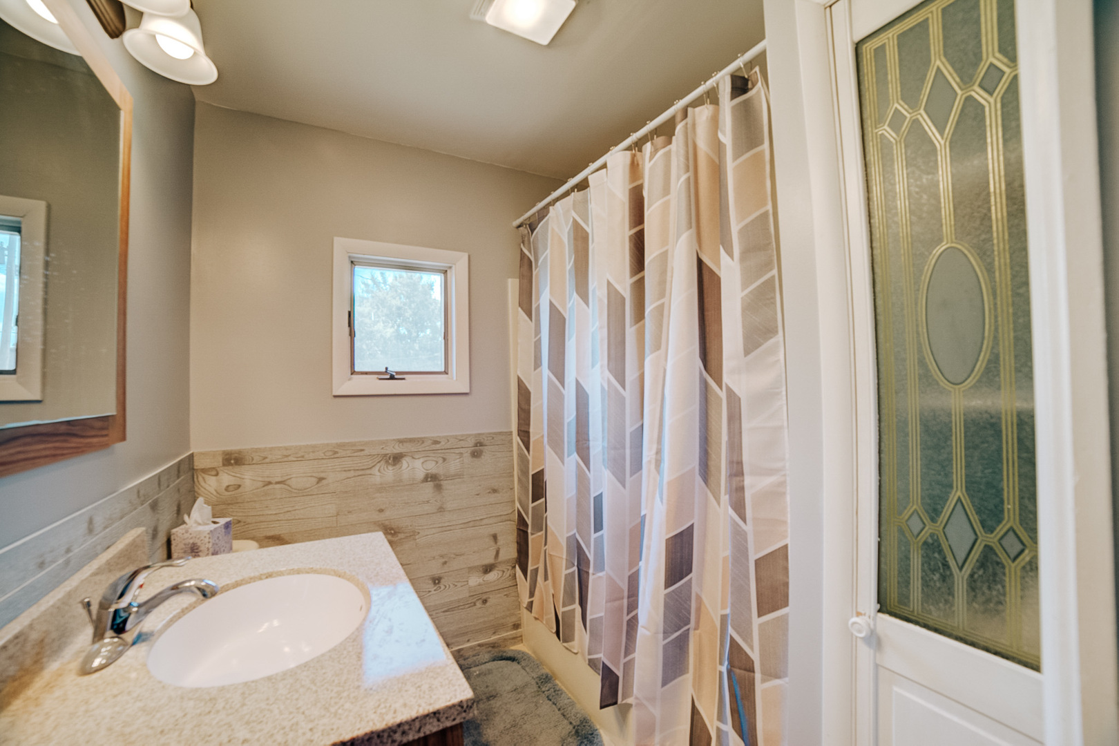 618 South Thomas Street Gilman, IL 60938 - Photo 29 of 38 a bathroom with a sink and a mirror