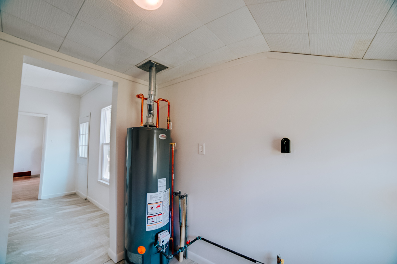 618 South Thomas Street Gilman, IL 60938 - Photo 35 of 38 a view of a hallway with elevator