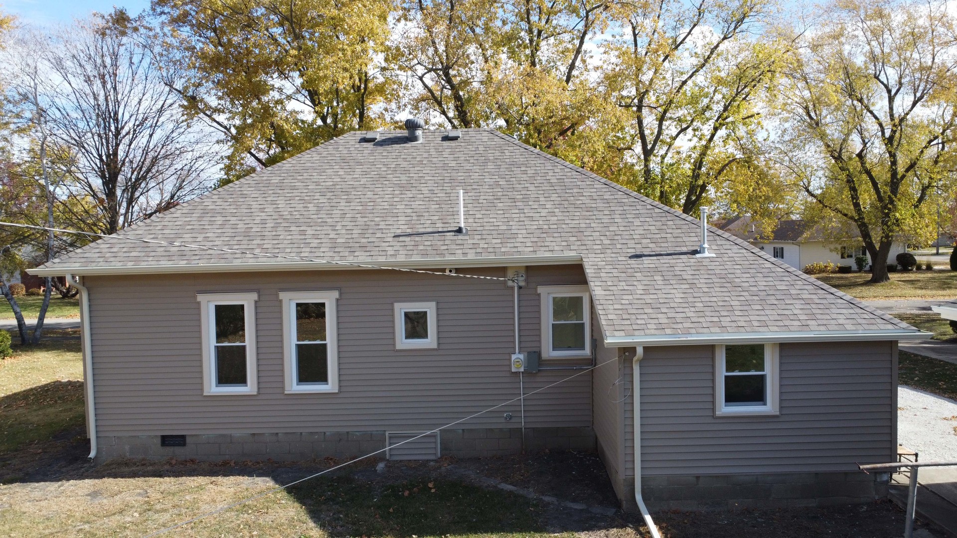 618 South Thomas Street Gilman, IL 60938 - Photo 7 of 38 a backyard of a house