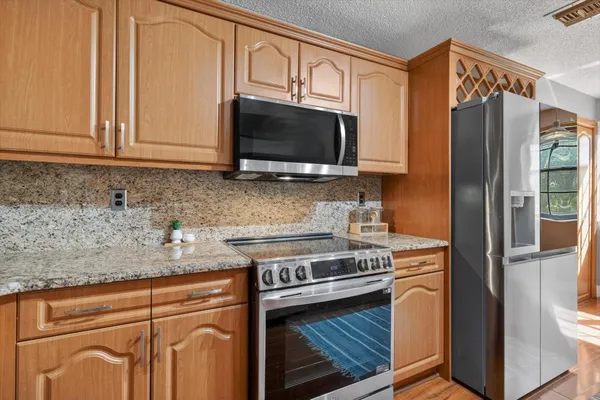 $3,100 | 301 Southwest 158th Terrace, Unit 204, Pembroke Pines, FL 33027