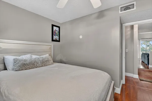$3,100 | 301 Southwest 158th Terrace, Unit 204, Pembroke Pines, FL 33027