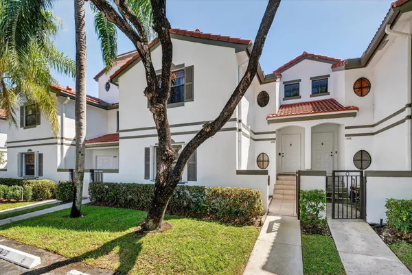 $3,100 | 301 Southwest 158th Terrace, Unit 204, Pembroke Pines, FL 33027