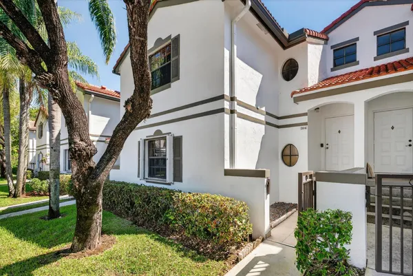 $3,100 | 301 Southwest 158th Terrace, Unit 204, Pembroke Pines, FL 33027