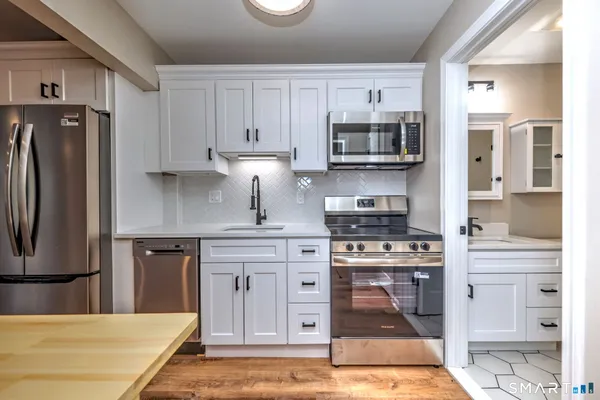 $299,000 | 143 Columbus Place, Unit 8, Stamford, CT 06907