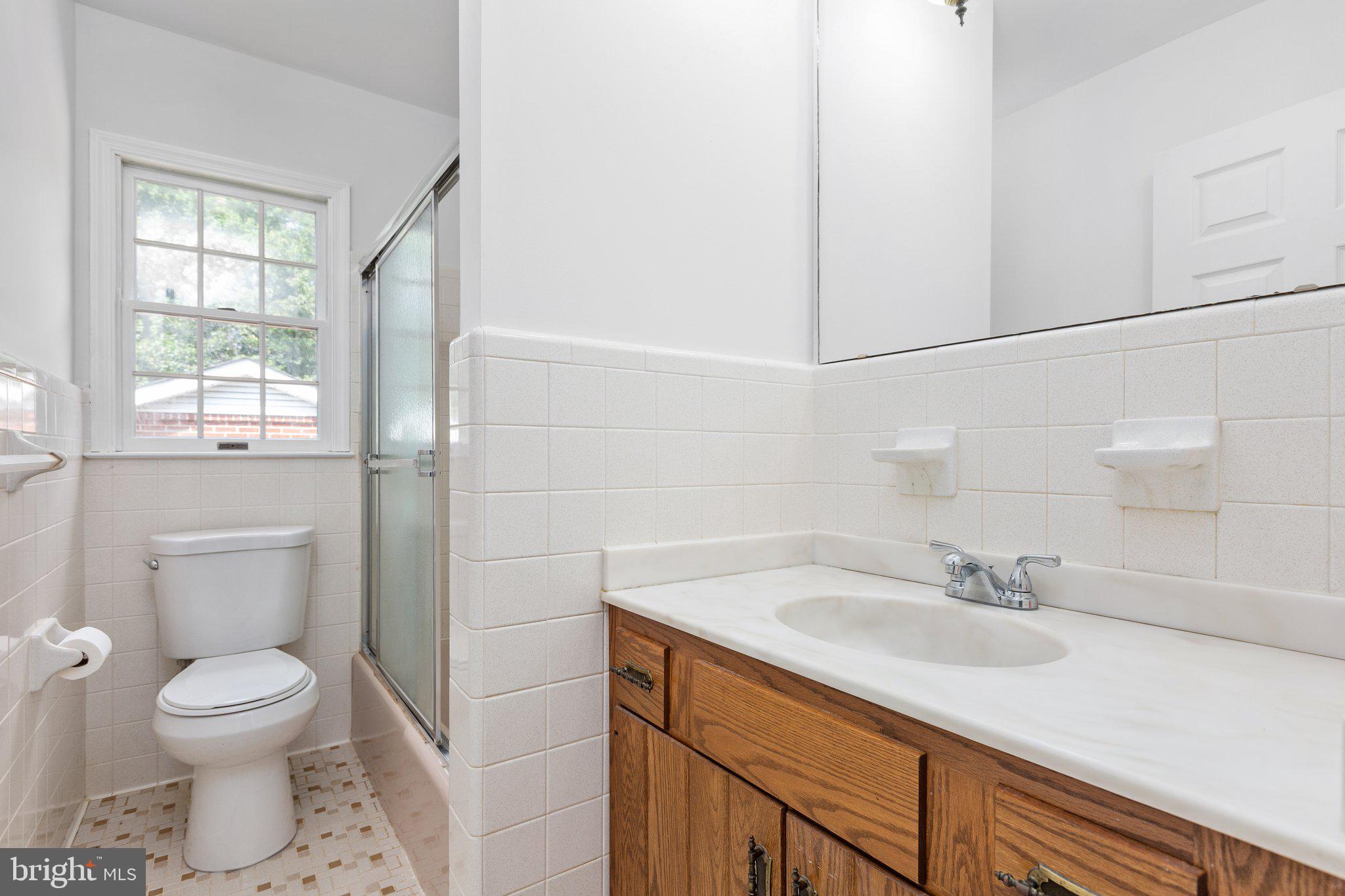 71 Cosner Road Louisa, VA 23093 - Photo 25 of 82 Hallway Full Bathroom