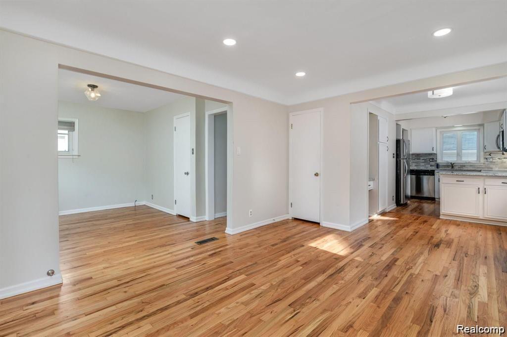 3426 Chester Road Royal Oak, MI 48073 - Photo 5 of 21