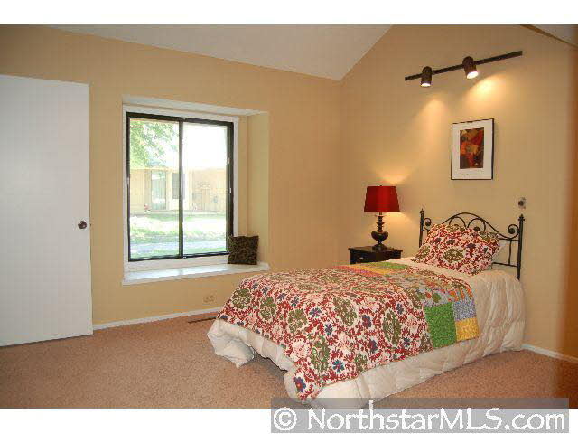 2210 Kings Valley Road Golden Valley, MN 55427 - Photo 5 of 10 Gallery Image 5