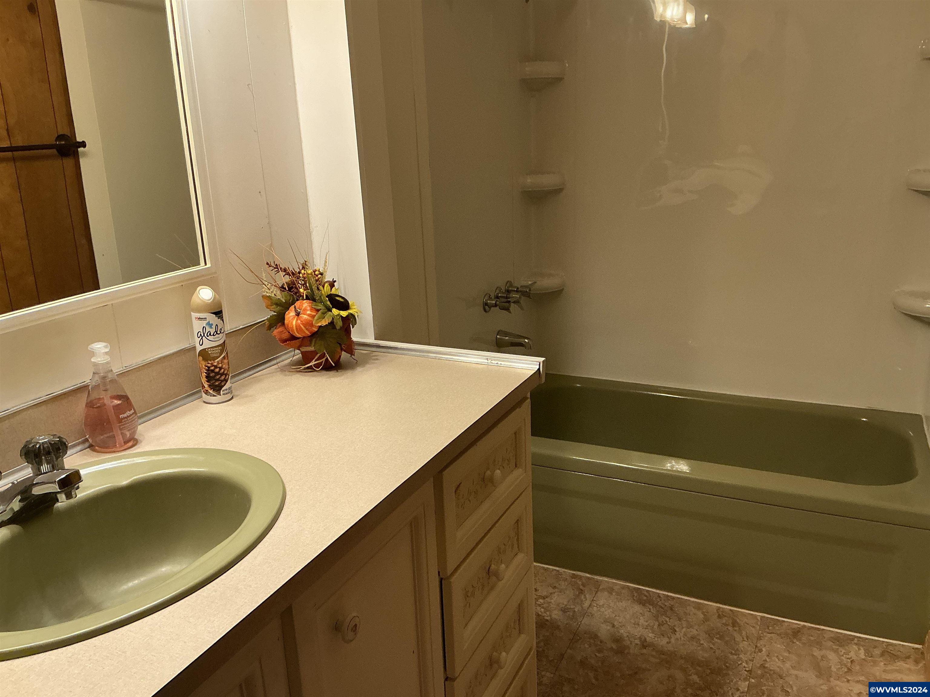 5422 Portland Road Northeast, Unit 19 Salem, OR 97305 - Photo 14 of 26