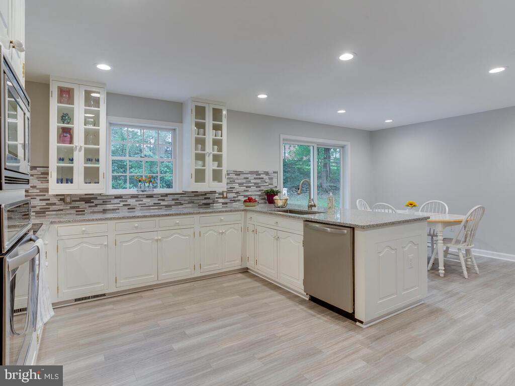 3619 Carrollton Road Upperco, MD 21155 - Photo 17 of 82 Beautiful and charming kitchen