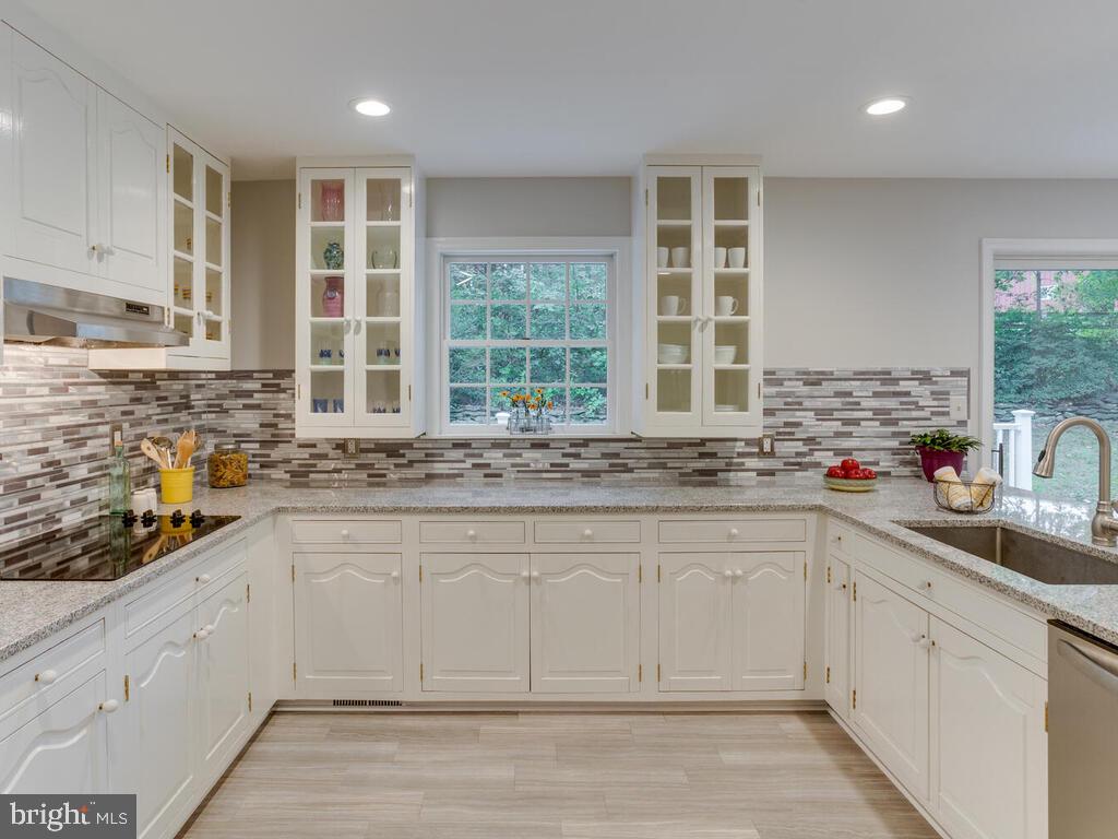 3619 Carrollton Road Upperco, MD 21155 - Photo 19 of 82 Granite counters, tile/metal backsplash