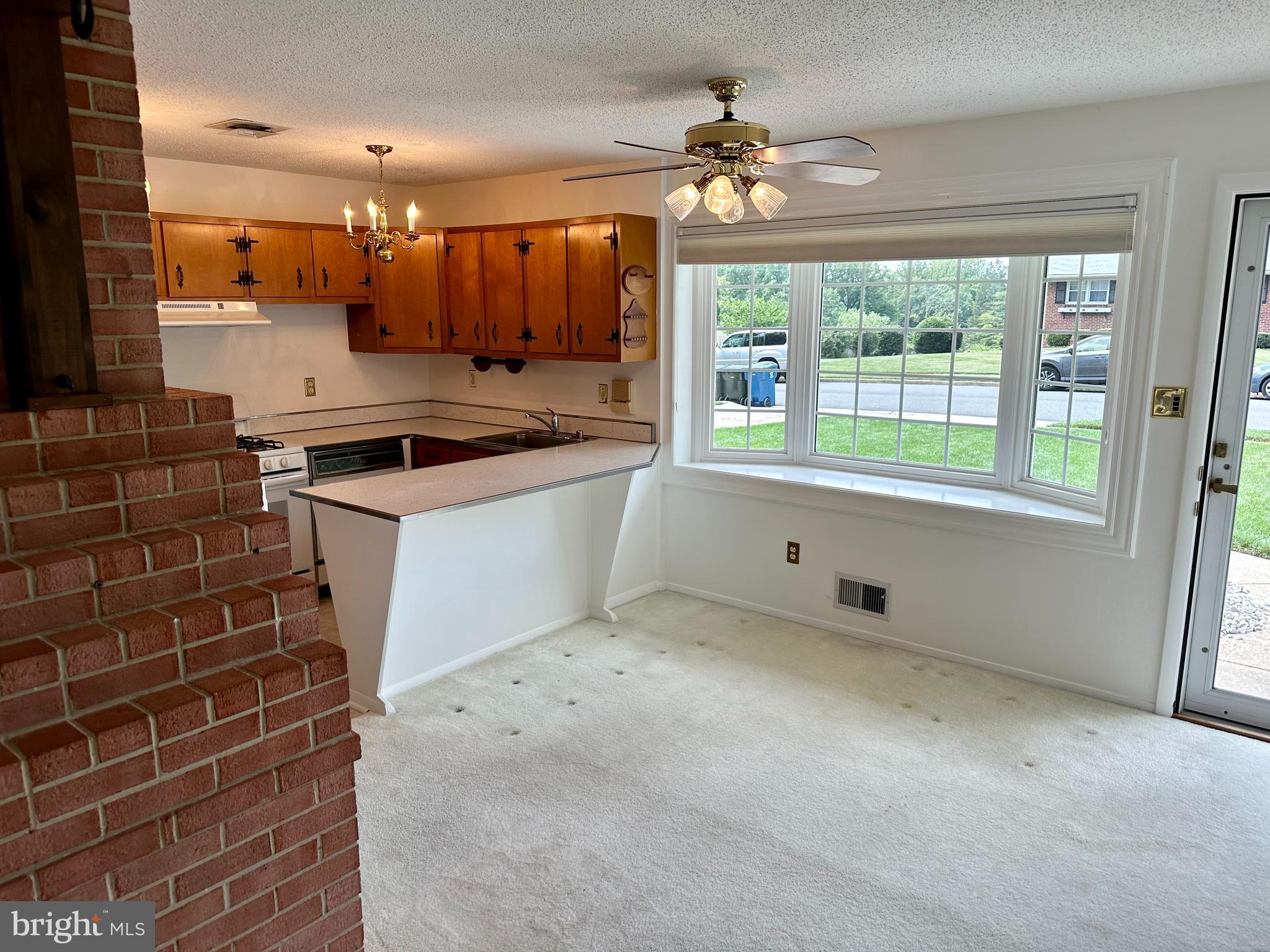 7910 Ellet Road Springfield, VA 22151 - Photo 11 of 47 Kitchen Dining Area