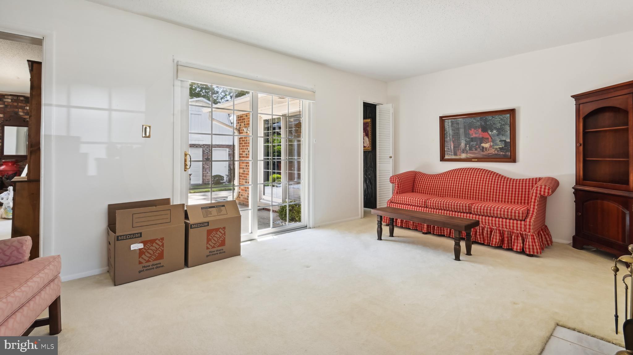 7910 Ellet Road Springfield, VA 22151 - Photo 4 of 47 Living Room