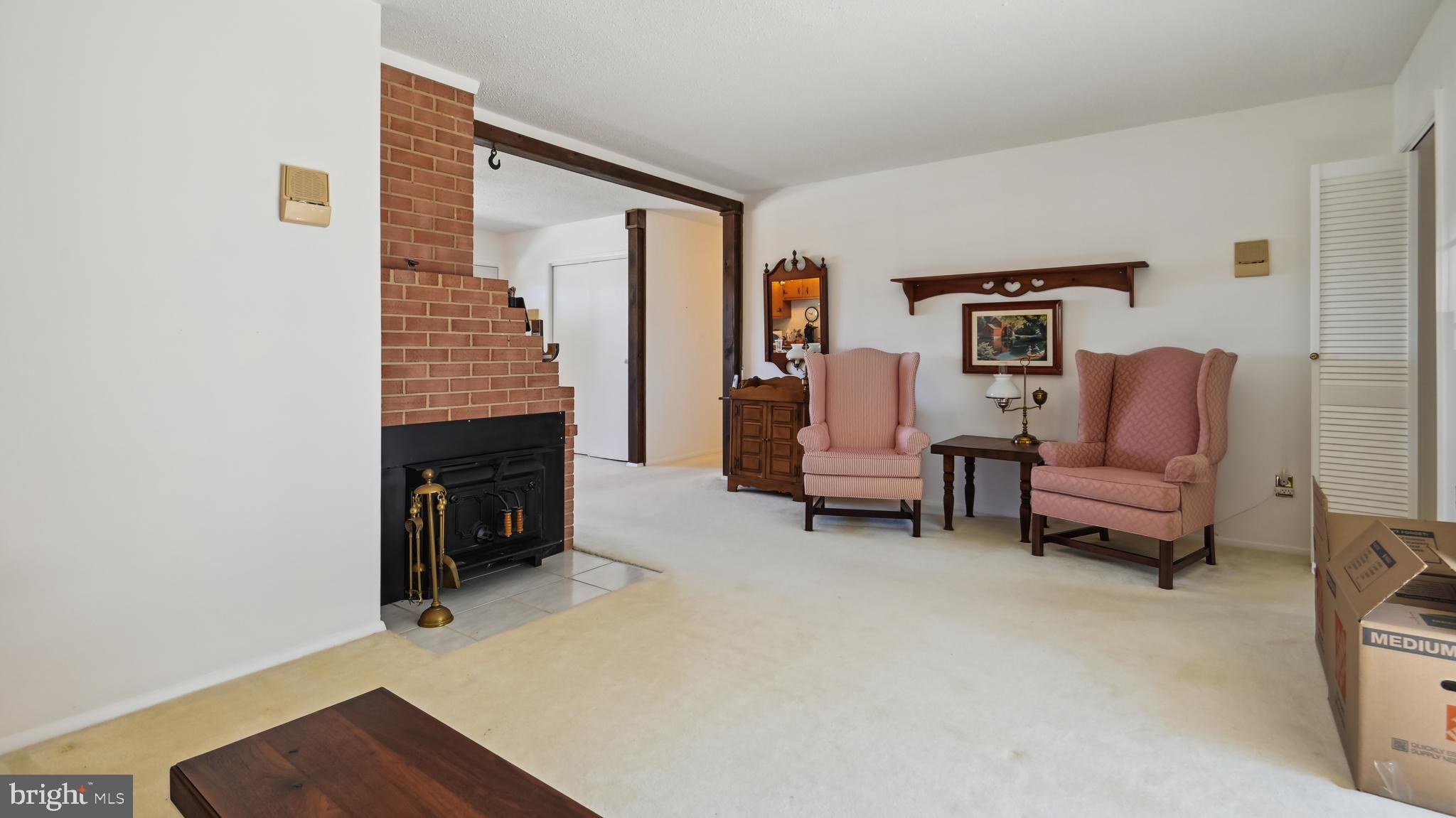 7910 Ellet Road Springfield, VA 22151 - Photo 6 of 47 Living Room