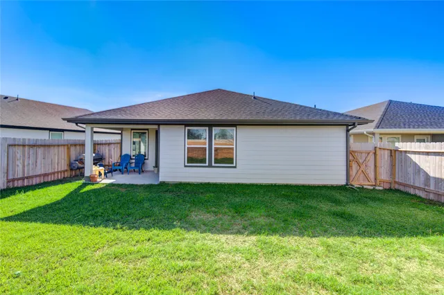 $2,090 | 1106 Isola Bella Drive, Richmond, TX 77406