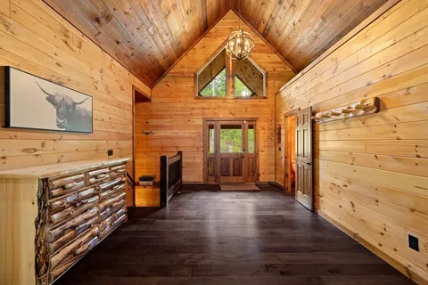 $750,000 | 658 Highland Gap Mineral Bluff, Mineral Bluff, GA 30559