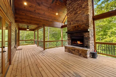 $750,000 | 658 Highland Gap Mineral Bluff, Mineral Bluff, GA 30559