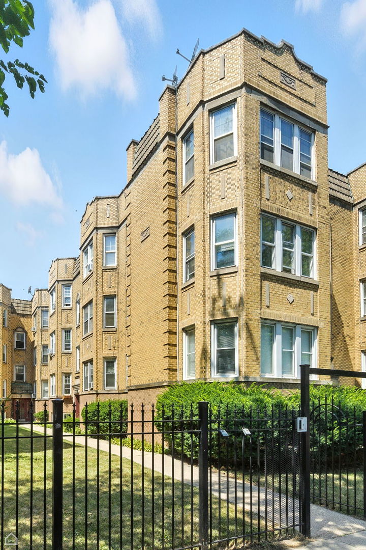 6214 North Mozart Street, Unit 3E Chicago, IL 60659 - Photo 13 of 13