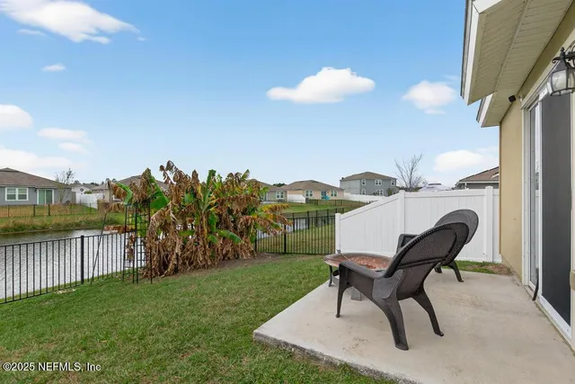 a view of a tennis court