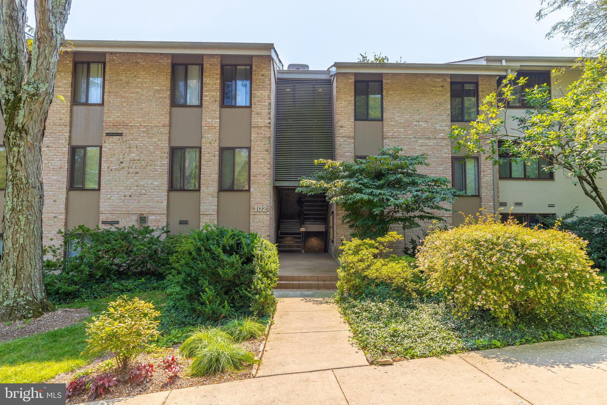 102 Cross Keys Road, Unit R102B Baltimore, MD 21210 - Photo 1 of 20
