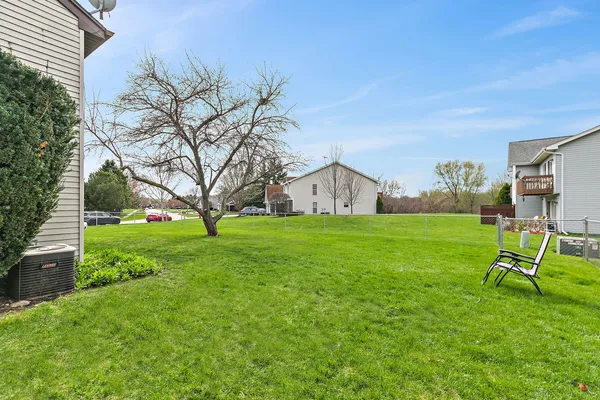 $300,000 | 313 Huntington Drive, McHenry, IL 60050