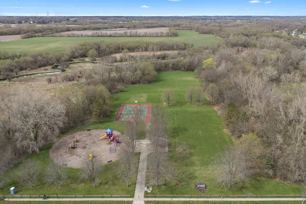 $300,000 | 313 Huntington Drive, McHenry, IL 60050