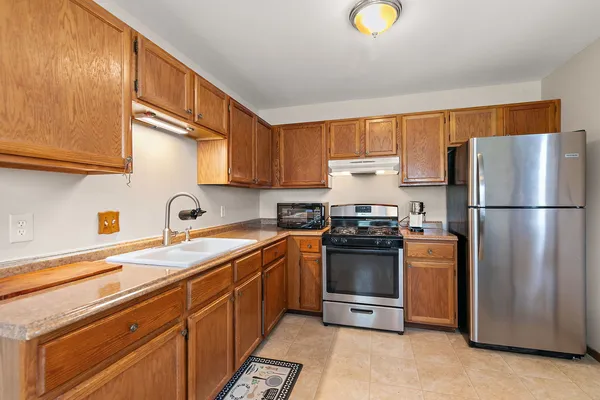 $300,000 | 313 Huntington Drive, McHenry, IL 60050