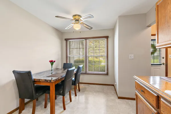 $300,000 | 313 Huntington Drive, McHenry, IL 60050
