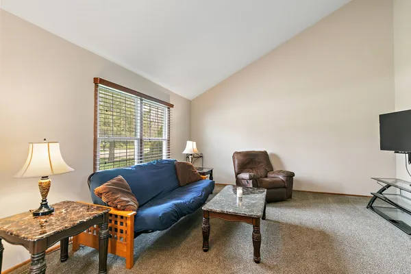 $300,000 | 313 Huntington Drive, McHenry, IL 60050