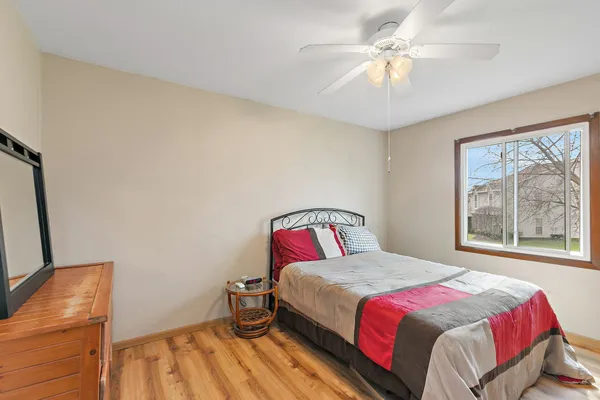 $300,000 | 313 Huntington Drive, McHenry, IL 60050
