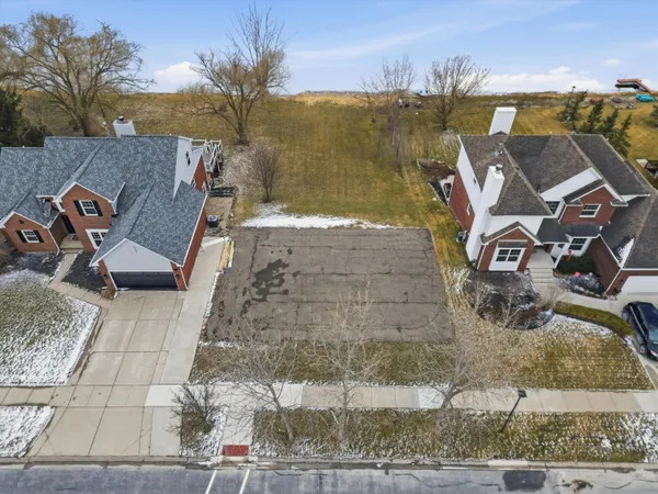 $135,000 | 36566 North Pointe Drive, New Baltimore, MI 48047