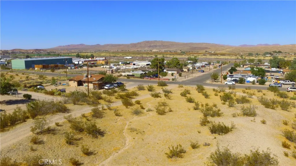 42424148 Armory Road Barstow, CA 92311 - Photo 11 of 22 a view of city and mountain