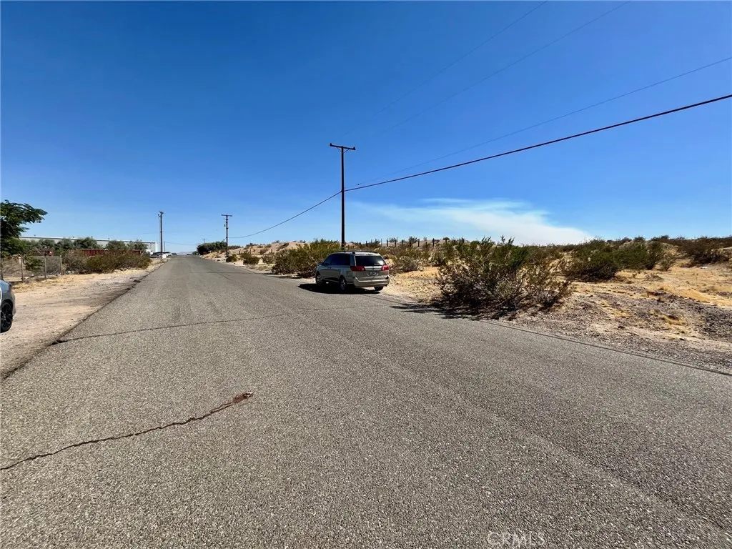 42424148 Armory Road Barstow, CA 92311 - Photo 15 of 22 a view of a road with a building in the background