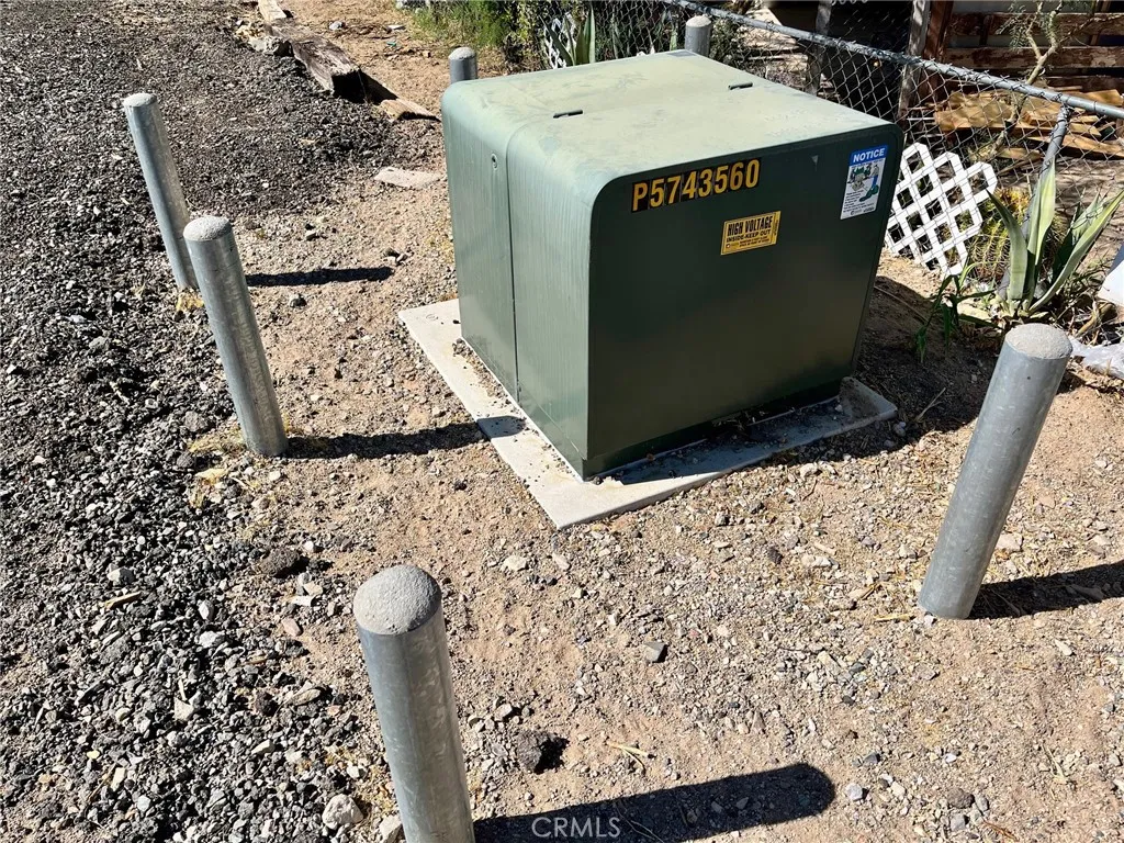 42424148 Armory Road Barstow, CA 92311 - Photo 21 of 22 a utility room with dryer and washer