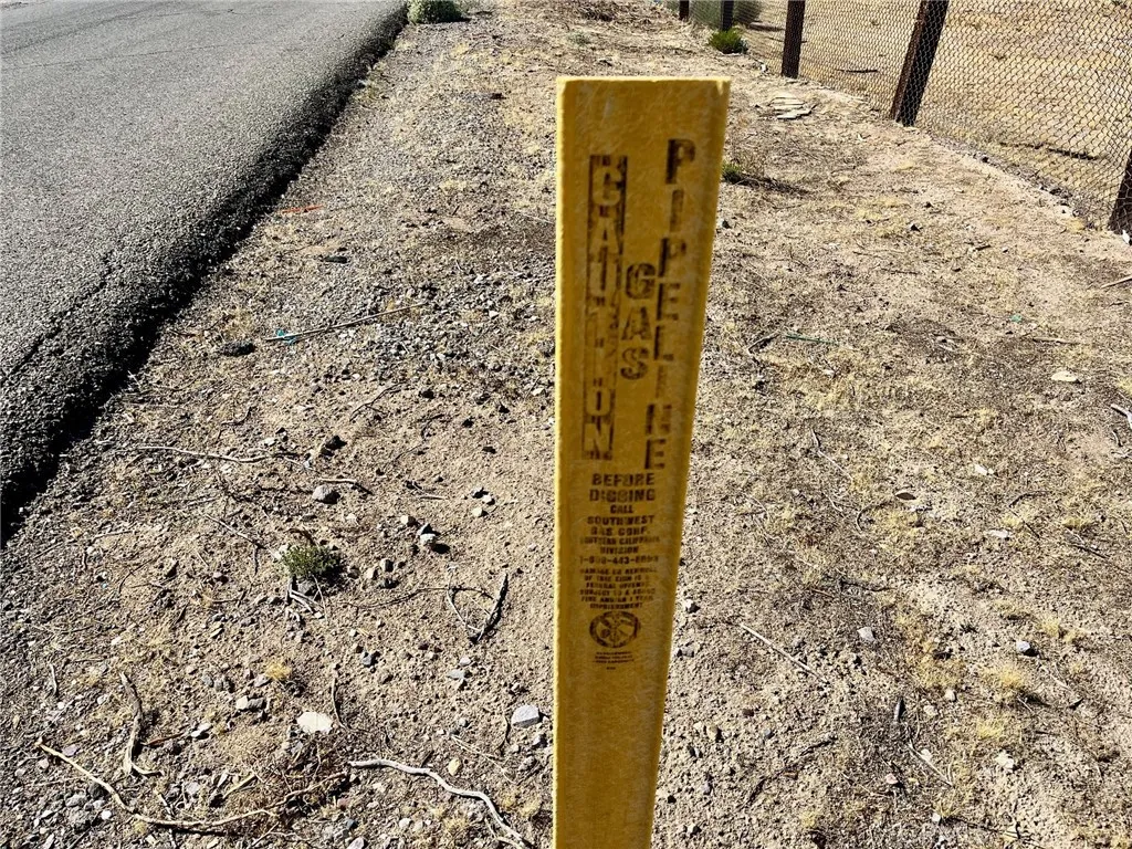 42424148 Armory Road Barstow, CA 92311 - Photo 22 of 22 a bathroom with a shower