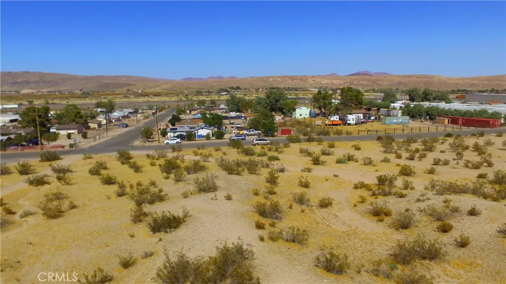 42424148 Armory Road Barstow, CA 92311 - Photo 8 of 22 a view of a city with mountains in the background