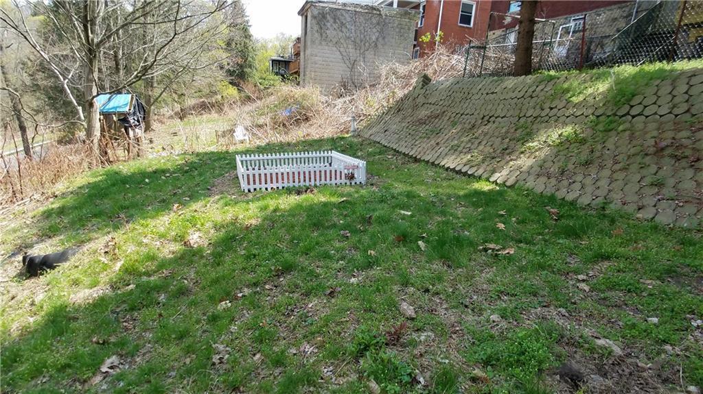 104 Perry View Avenue Pittsburgh, PA 15214 - Photo 22 of 25 Bottom yard.