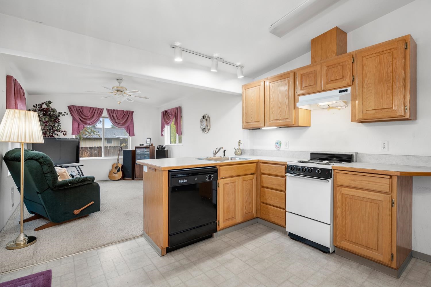 612 South Carnahan Road Spokane, WA 99212 - Photo 18 of 36