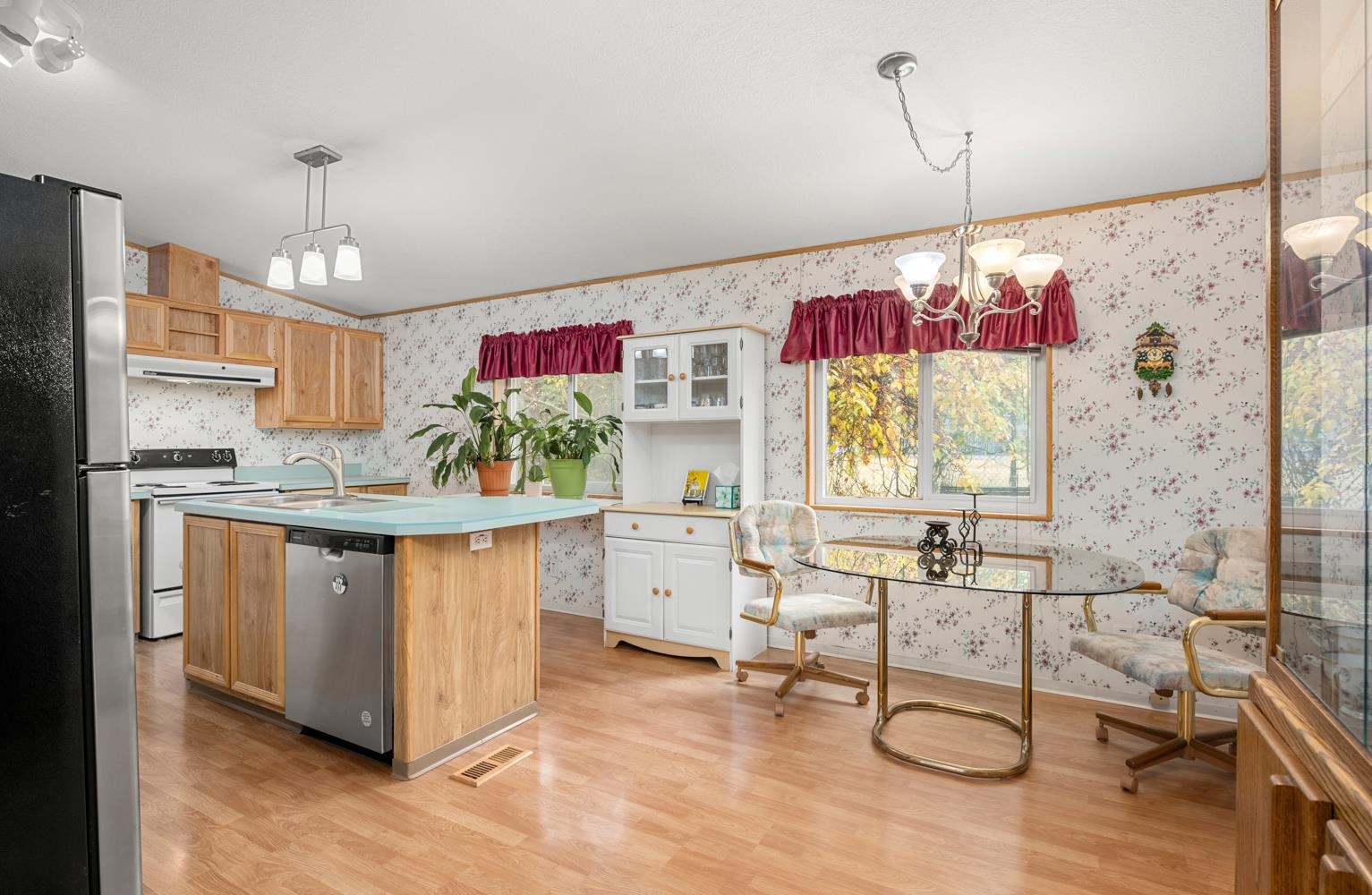 612 South Carnahan Road Spokane, WA 99212 - Photo 5 of 36