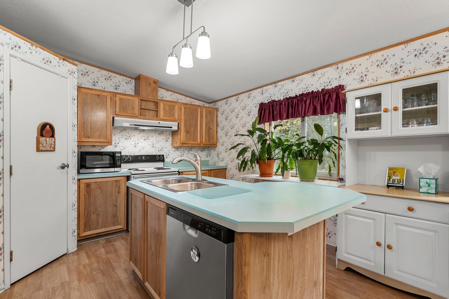 612 South Carnahan Road Spokane, WA 99212 - Photo 7 of 36